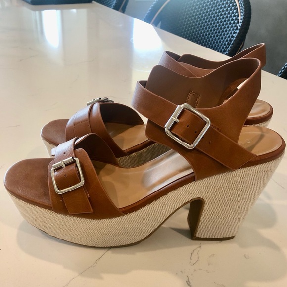 NWOT! Adorable Block Heels (Size 10) - Picture 2 of 6